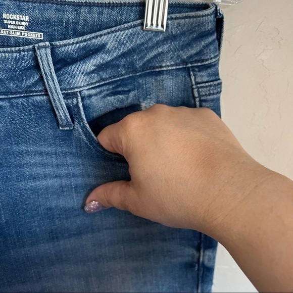 Old Navy Super Skinny High Rise Distressed Denim Jeans - Picture 3 of 8